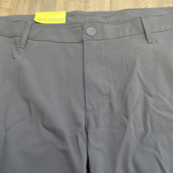 160 NWT Men’s All in Motion Cargo Golf Shorts Size 40 Grey - Picture 2 of 5